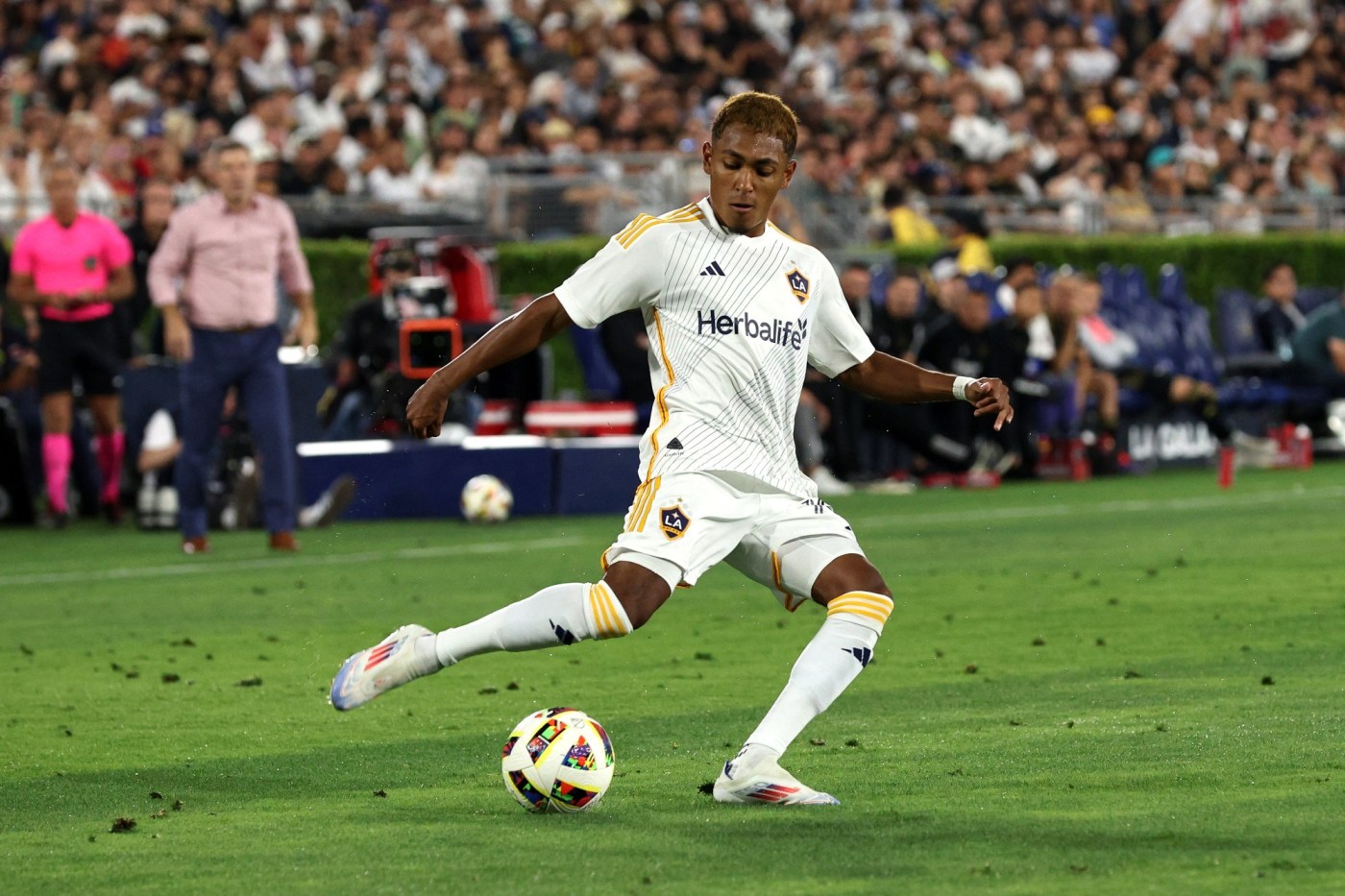 Galaxy’s Mauricio Cuevas seizes upon opportunities 1 LDN L ACFC 0701 21 1 3 T2OqQB
