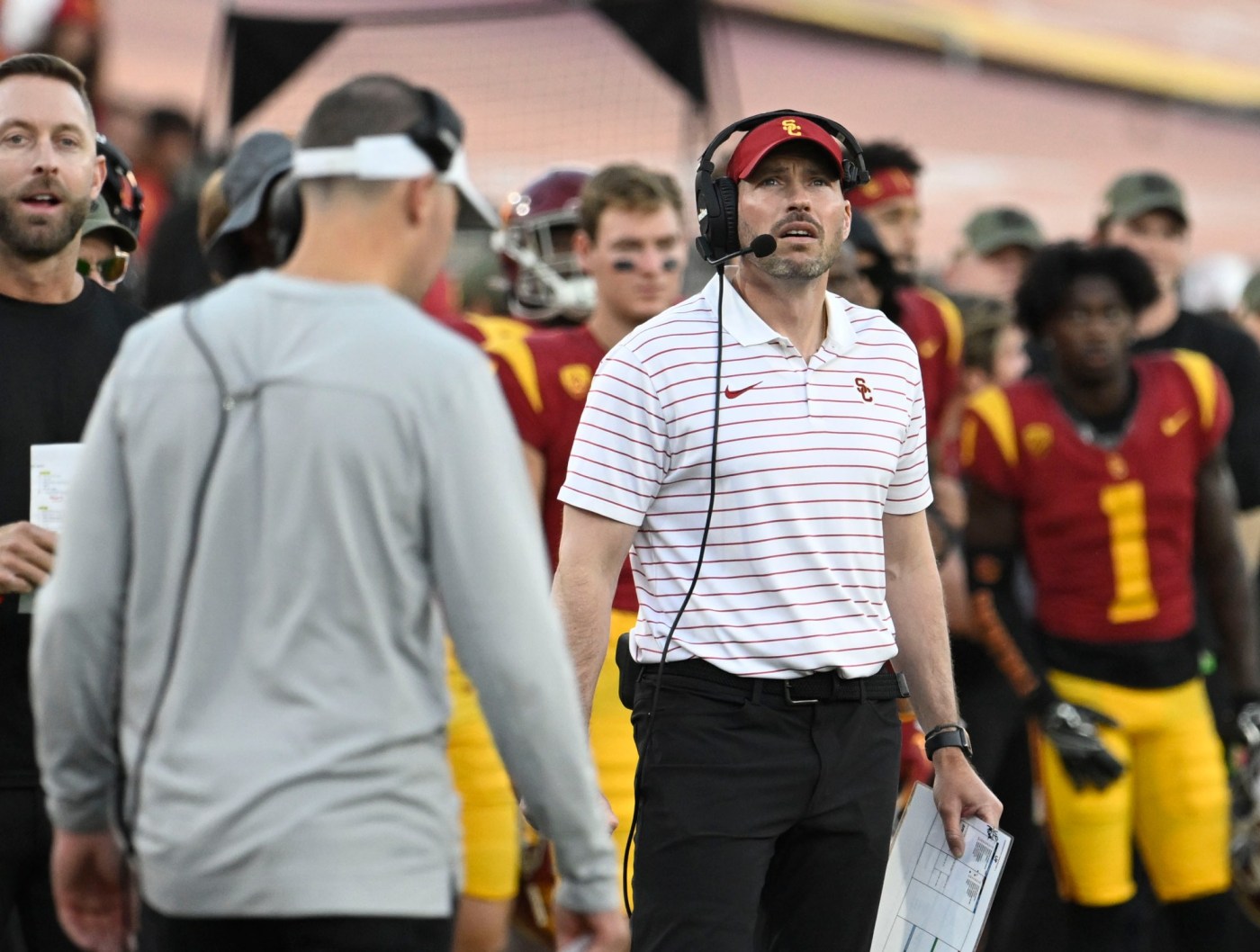 Almost a year after USC firing, Alex Grinch isn’t ‘trying to be Batman’ at Wisconsin 1 LDN L USC FBC 110522 Qhfqz2