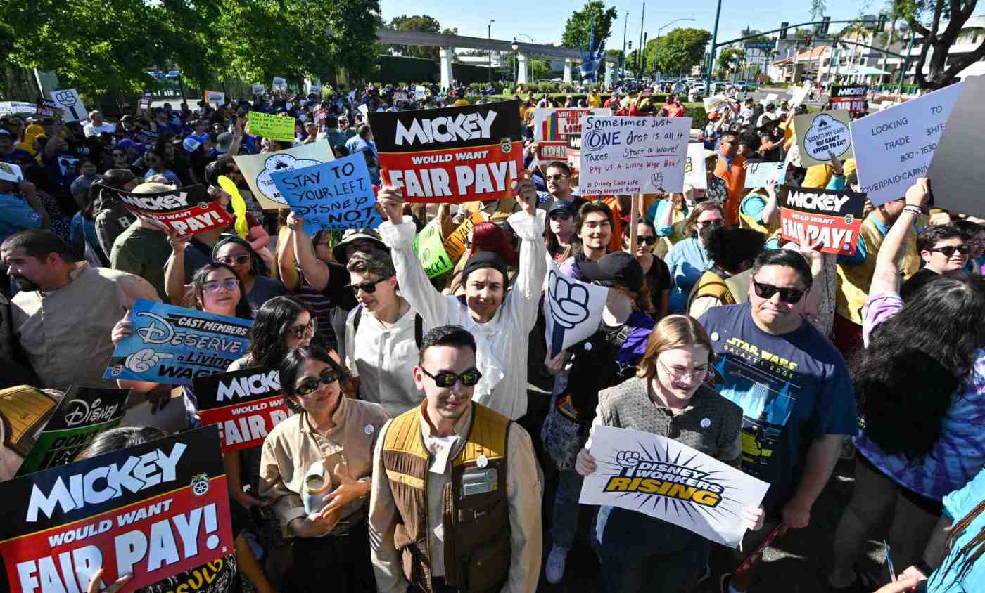 Disneyland unions reach tentative contract agreement averting strike 1 OCR L DISNEY UNION 0717 JG 04 9d76b8 2SRAdz
