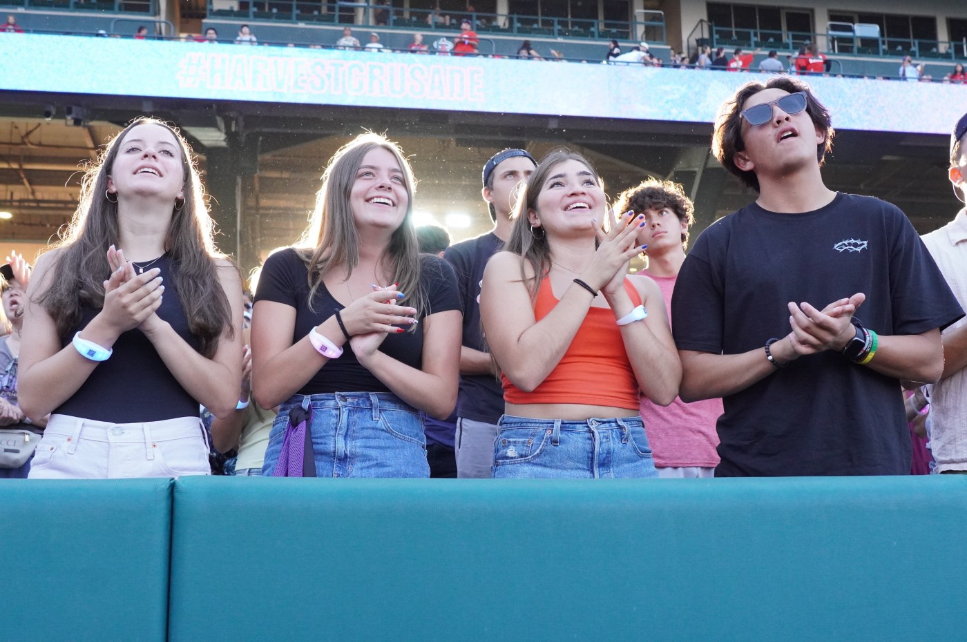 Harvest Crusade brings together faithful for praise and worship at Angel Stadium 1 OCR L HARVEST 072002 1