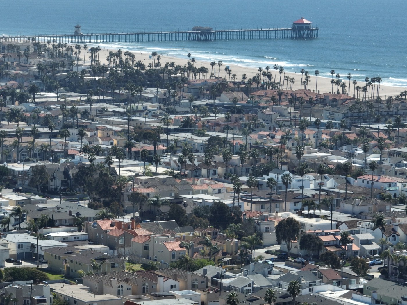 Huntington Beach crafting charter amendment that would leave housing plans up to voters 1 OCR L NEWSOMHOUSING 0310 JG 15 kGWpQh