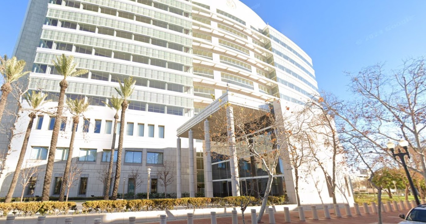 Hemet man admits ‘catfishing’ girl, 12, on Roblox for explicit photos of herself and sister, 5 1 OCR Z US DISTRICT COURT Egu98q