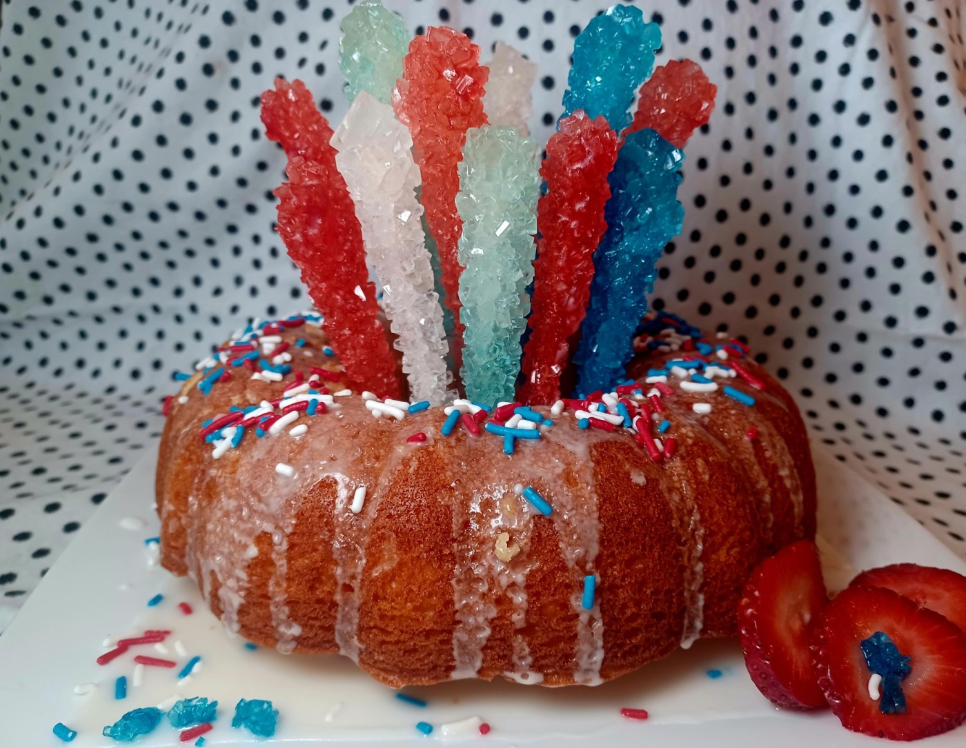 TOS L fireworks bundt cake 02 DlIpiO