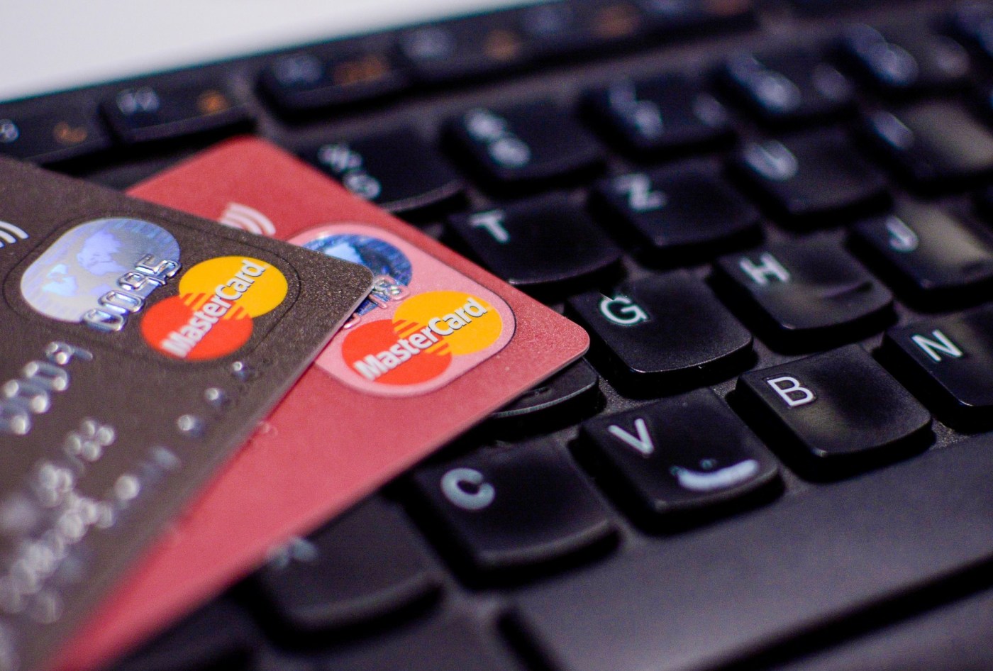 Rewards, points, miles: A primer on travel credit cards 1 TRV TRAVEL CREDIT CARDS DMT
