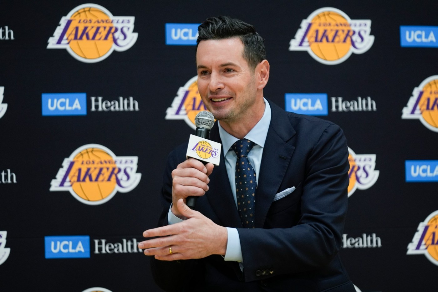Lakers finalize JJ Redick’s coaching staff 1 AP24176758095920 UPhIgr