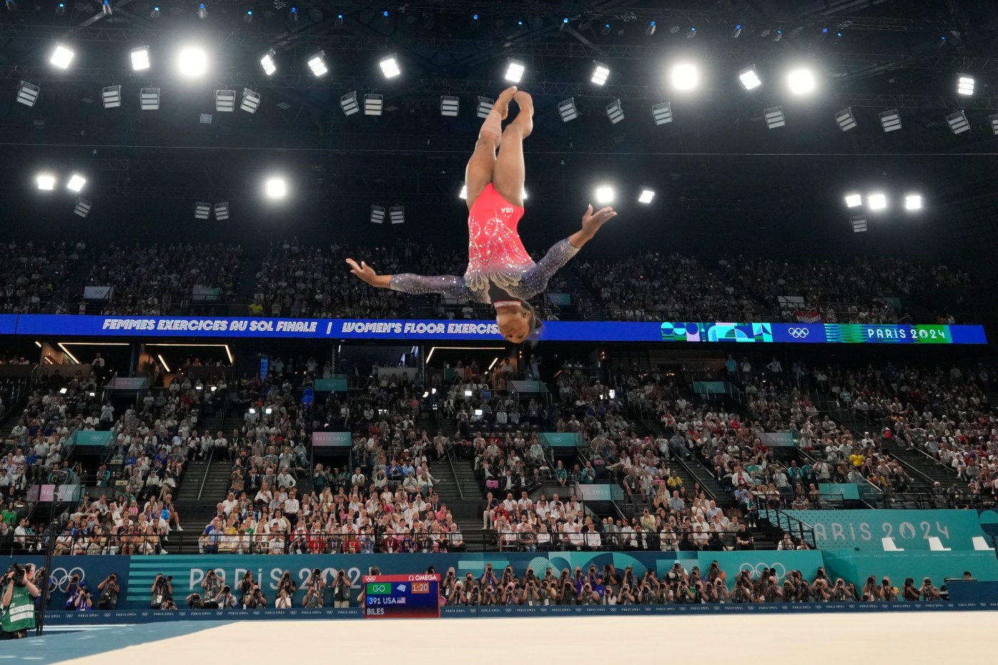 Simone Biles claims silver medal in Olympic floor exercise 1 AP24218488307543 6b8Zk3