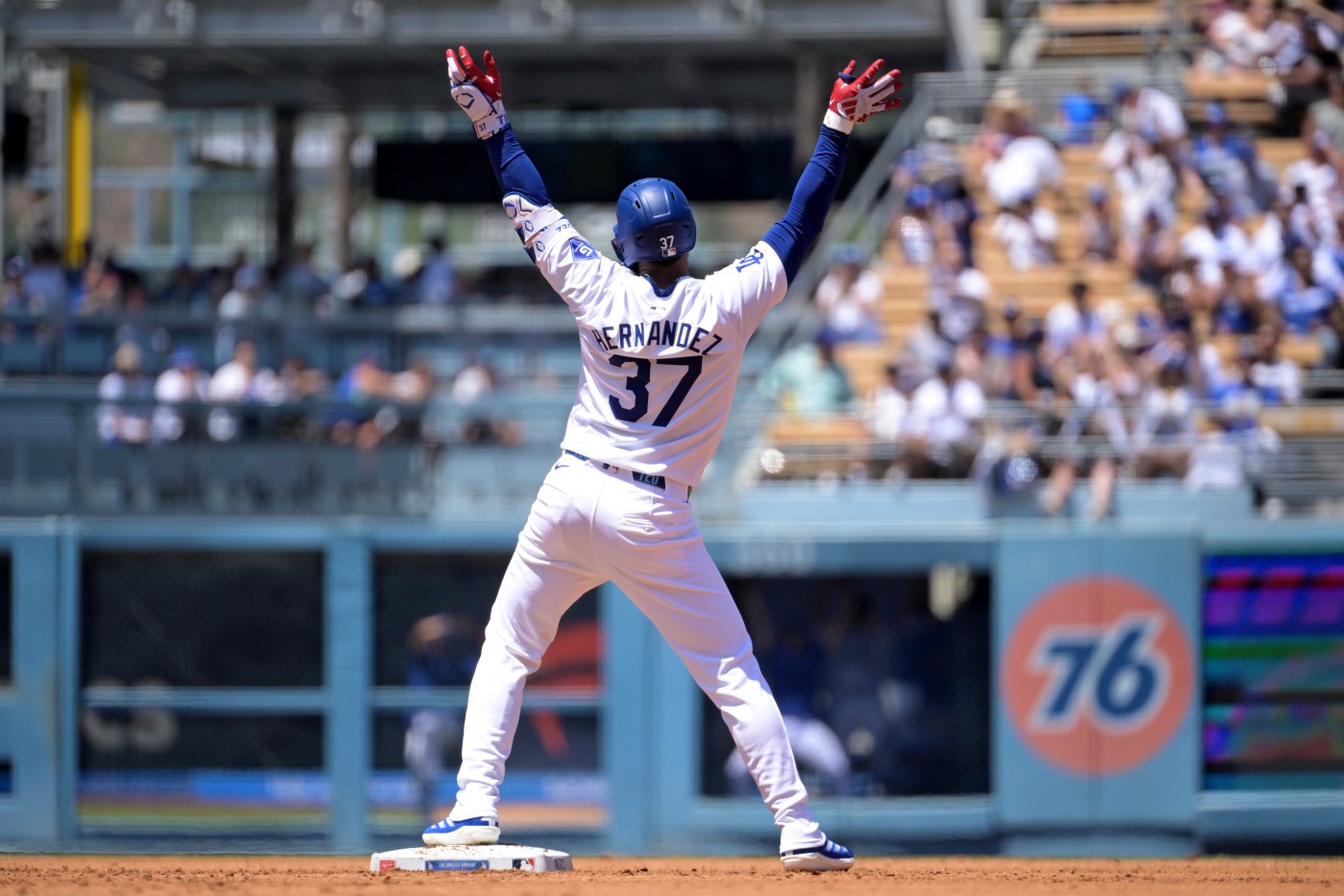Teoscar Hernandez’s game-winning hit leads Dodgers past Pirates 1 AP24224764444844 1 XJCOem