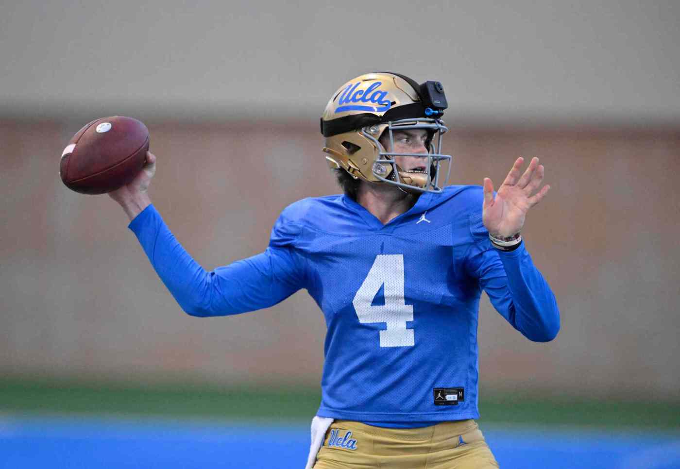 UCLA QB Ethan Garbers starting to establish himself 1 LDN L UCLA FBC 0420 KB27 lXbjjd