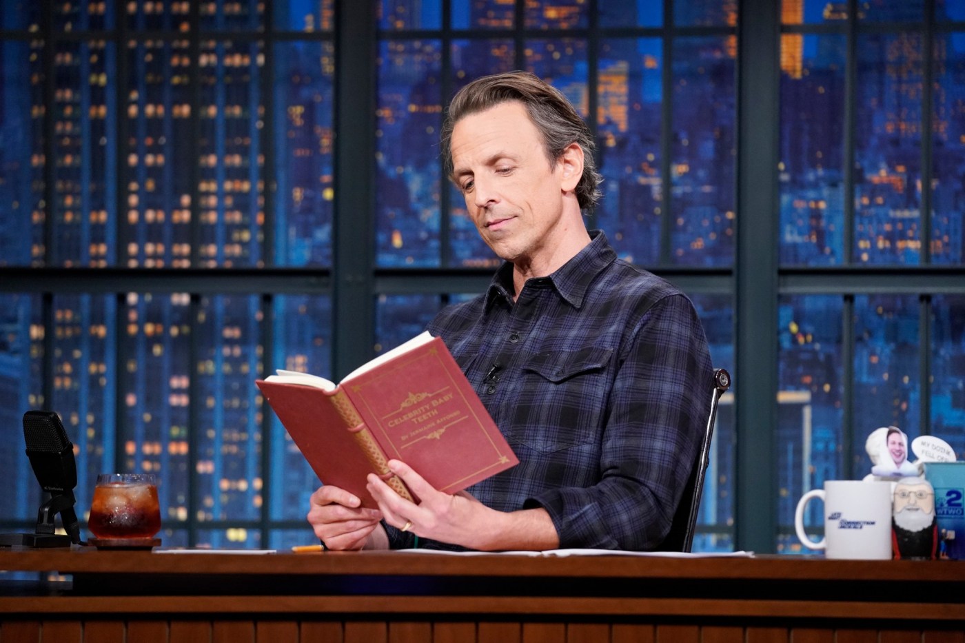 Seth Meyers recommends his favorite books and authors 1 OCR L TV SETHMEYERS 0823 09 bzt6YB