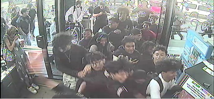 A group of 'youthful males' keeps robbing L.A. 7-Eleven stores 1 1234 Wilshire Blvd Monday August 2 2024 3dFCDl