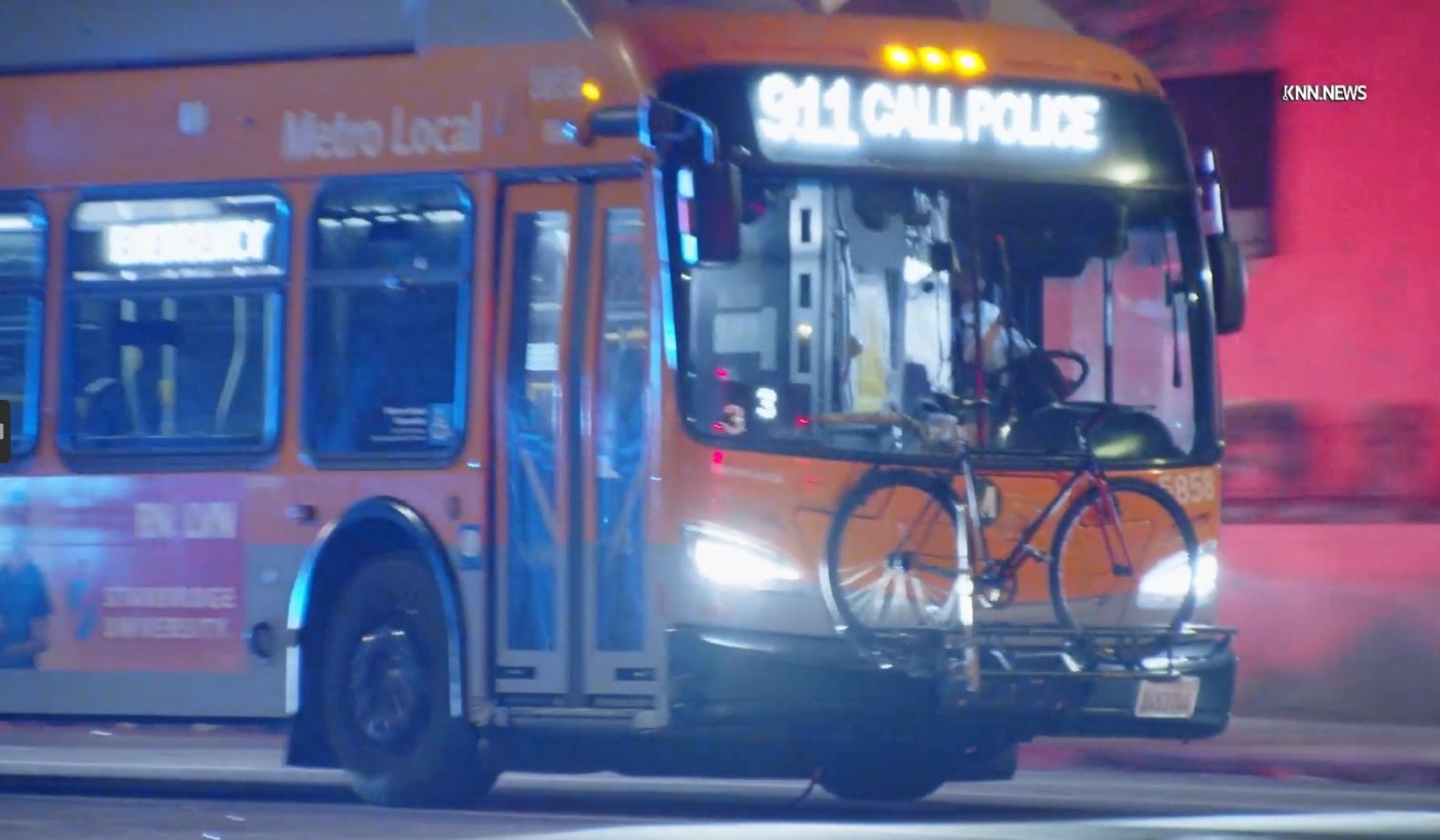 LDN Z BUS HIJACK KNN 02 uKzPFX