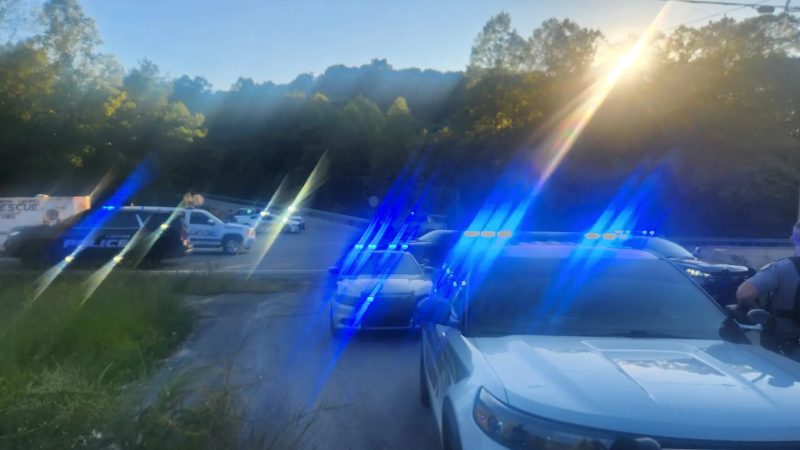 Several people shot along I-75 near Lexington, Kentucky: officials 1 Law enforcement closes I 75 in Laurel County e1725752924727 VILzFz