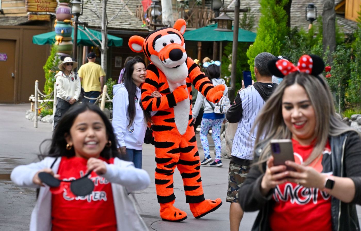The history of Disneyland’s Critter Country from Indian War Canoes to Bayou BBQ 1 OCR L DISNEYLAND JG 14 WXlBYF