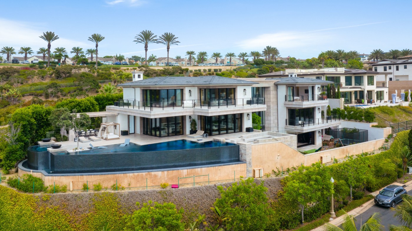 Dana Point home with ocean and underwater pool views seeks $28 million 1 OCR L OCEANFRONT 0906 01 1 pFHfeh