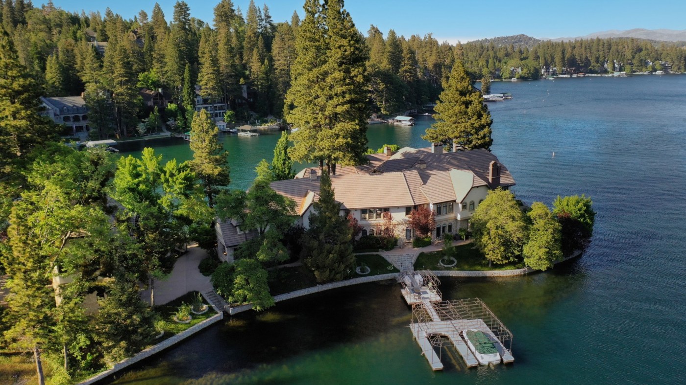 Lake Arrowhead peninsula estate with 675 feet of shoreline seeks $15.5M 1 SBS L SHOREWOOD 0912 01 NDEhvV