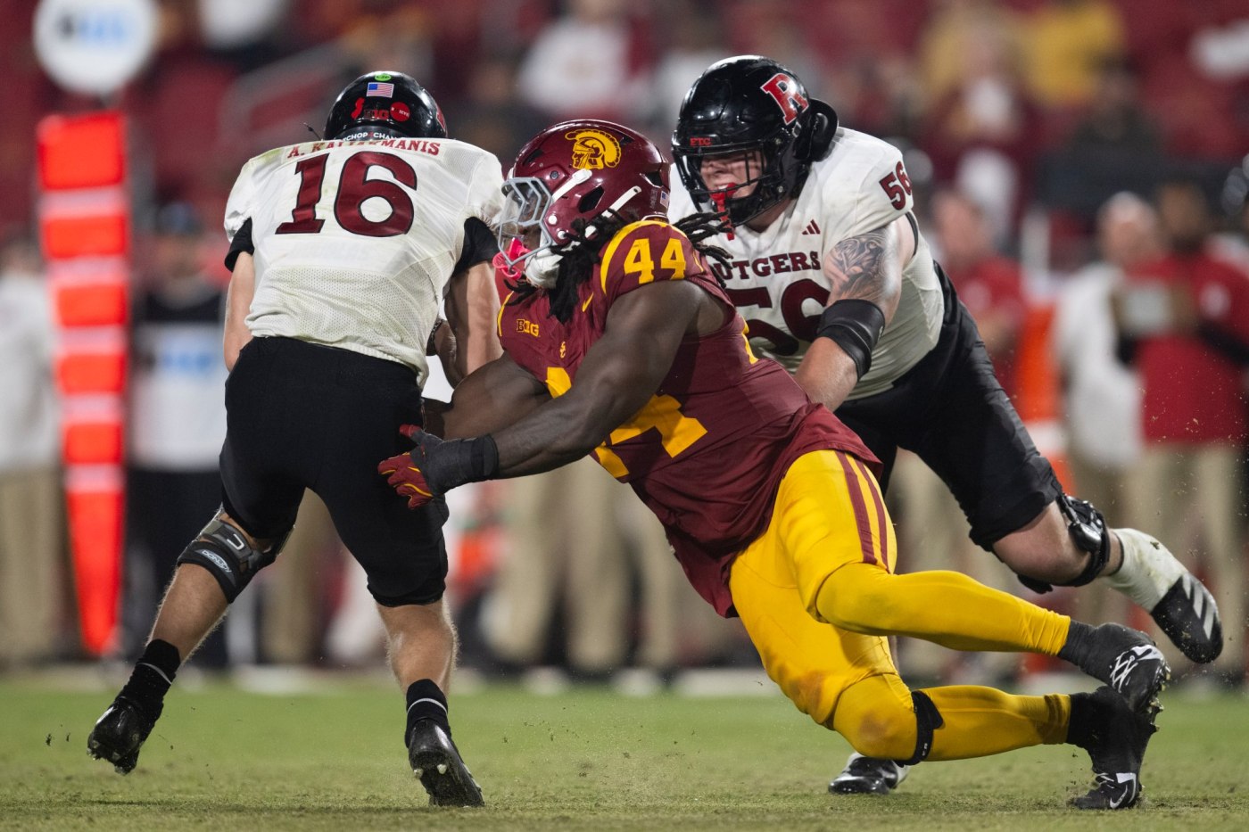 Young USC DEs Sam Greene, Kameryn Fountain bringing the pass-rush 1 AP24300251750445 1 hMt4nt