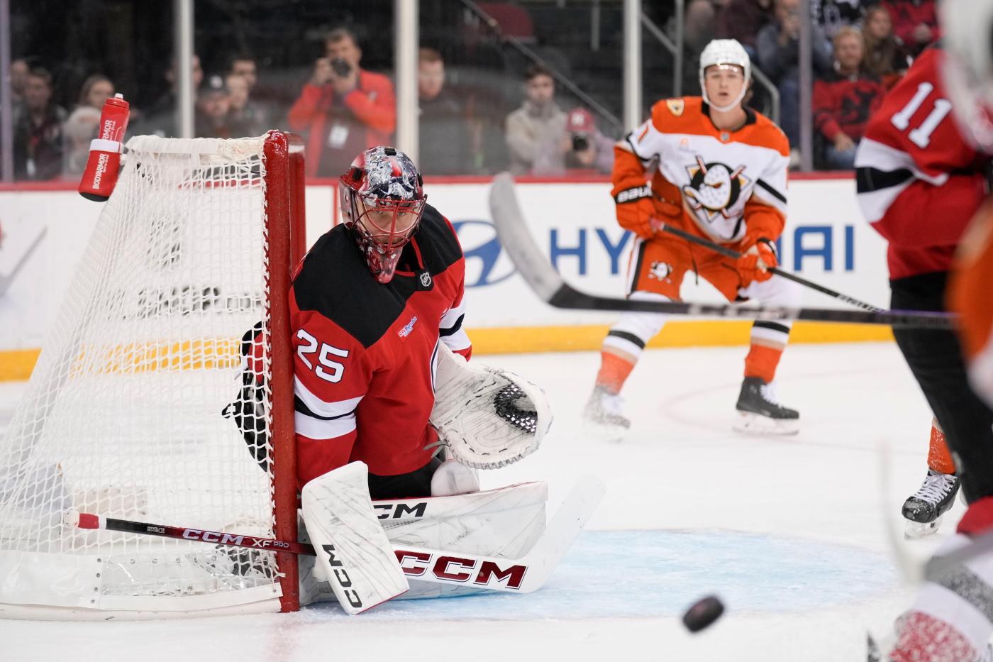 Stefan Noesen scores twice as Devils defeat Ducks 1 Ducks Devils Hockey 60943 1 YRfnBe