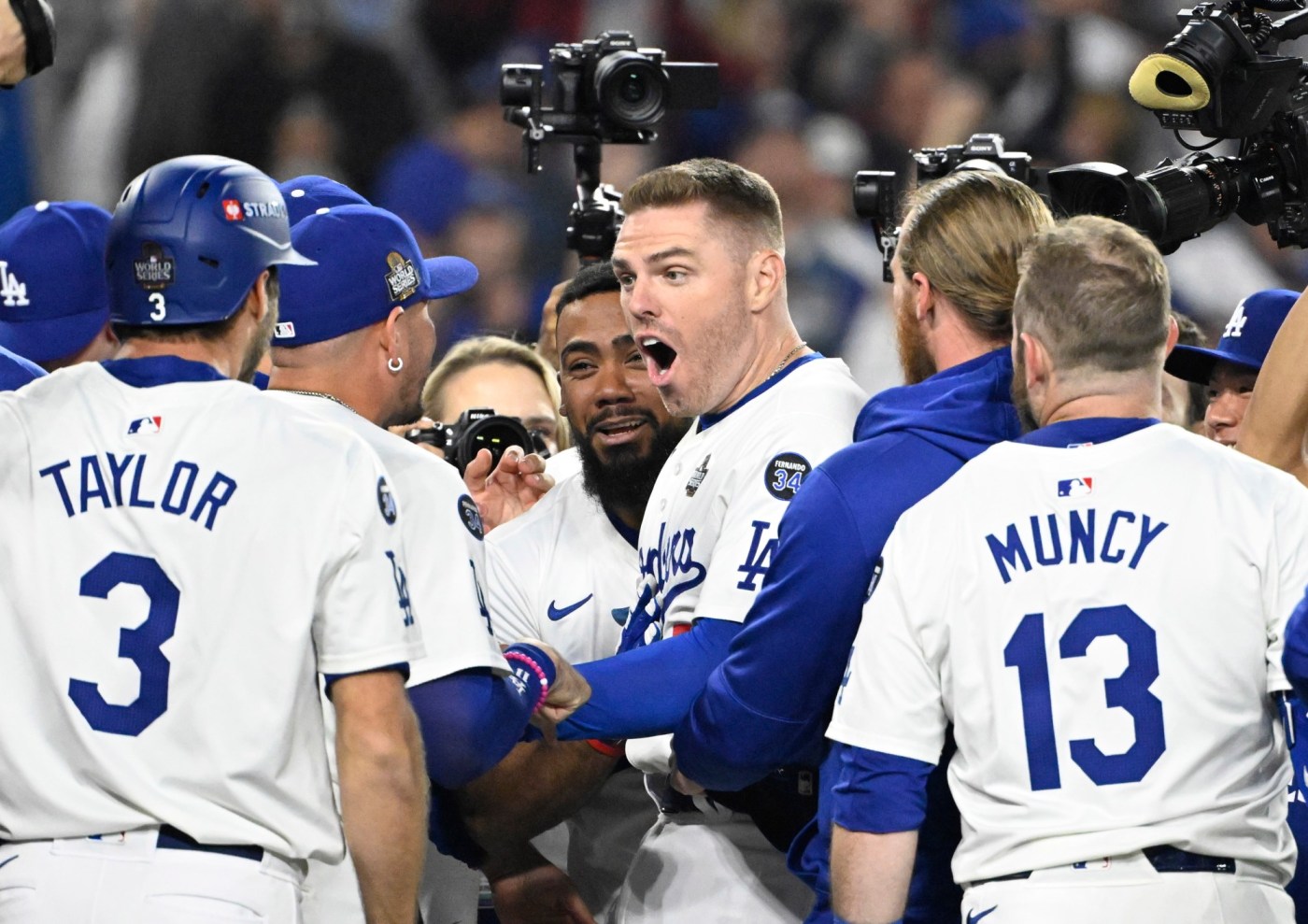 Alexander: Did Freddie Freeman’s walk-off World Series homer remind you of anything? 1 LDN L DODGERS 1026 KB90 1 OgjNvW