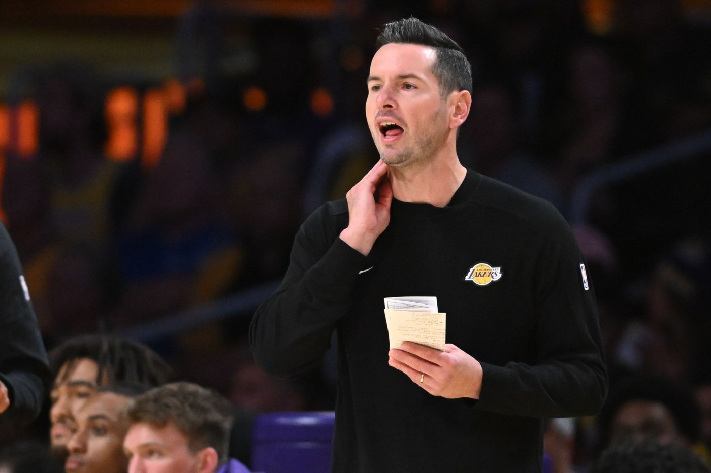 LDN L LAKERS 1023 DC 16 2 idtYvZ