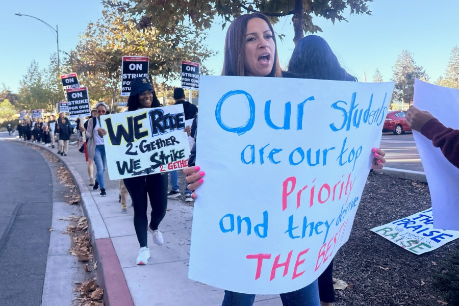 Las Lomitas elementary district and teachers reach agreement, strike ends 1 Las Lomitas teachers in Menlo Park go on strike 2 Z79PZI