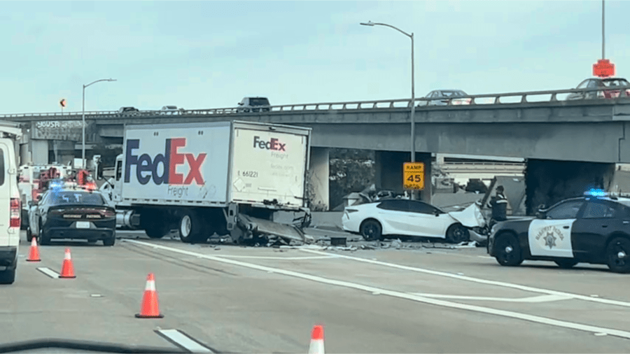 Fatal 2-vehicle crash shuts down I-580 EB to I-980 WB: CHP 1 Untitled 11 1 hLQCAZ