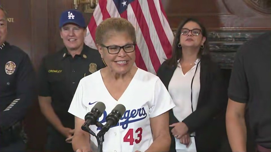 Mayor Bass congratulates Dodgers, thanks fans for keeping celebrations (mostly) peaceful 2 snapshot 2024 10 31T133436.579 hMUHeu