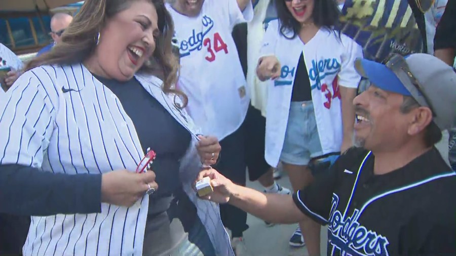 Fan proposes to partner outside World Series game 1 at Dodger Stadium 1 snapshot 40da28 0NO7nh