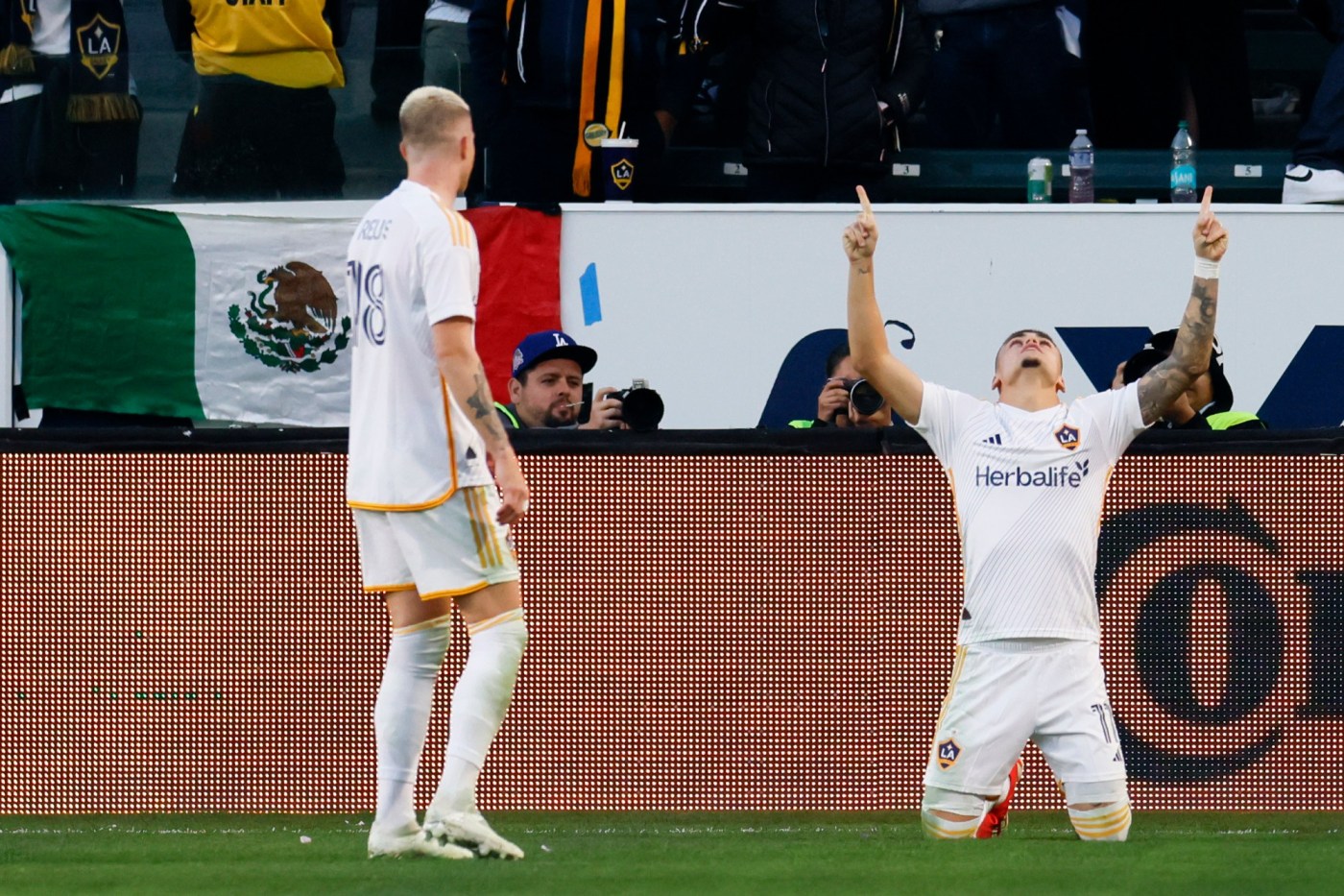 Galaxy advances to Western Conference final with rout of Minnesota United 1 AP24330029351497 nf2wcK