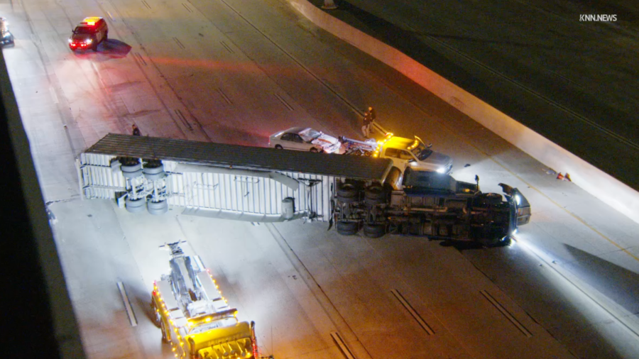 Overturned big rig closes EB 10 Freeway in Baldwin Park 2 Baldiwn Park big rig QpqHFN