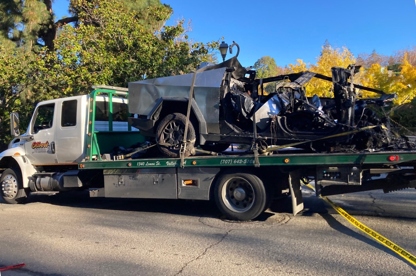 3 killed, 1 seriously injured in fiery Tesla Cybertruck crash in Northern California 1 EBT L PIEDFATAL 1128 1 XjhZsc