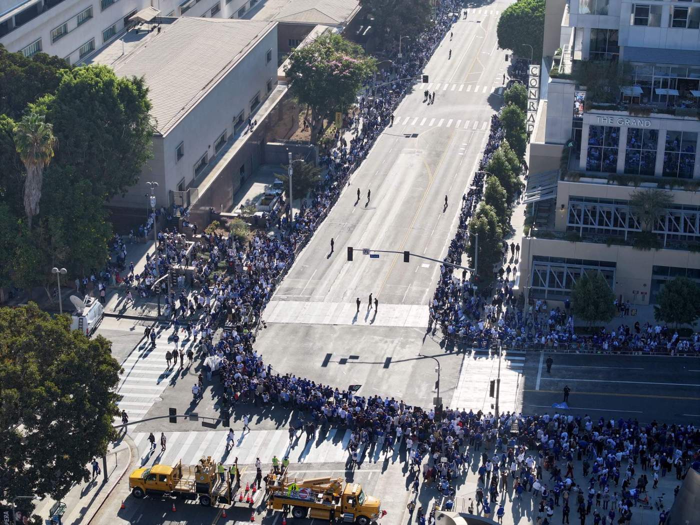 LDN L DODGERS PARADE METRO 1102 DM 004 DB8ZNa