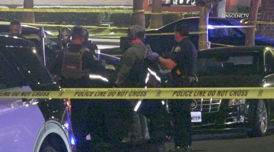 Police standoff outside Long Beach church leaves 1 dead, 1 injured 9 Long Beach fatal police shooting 1