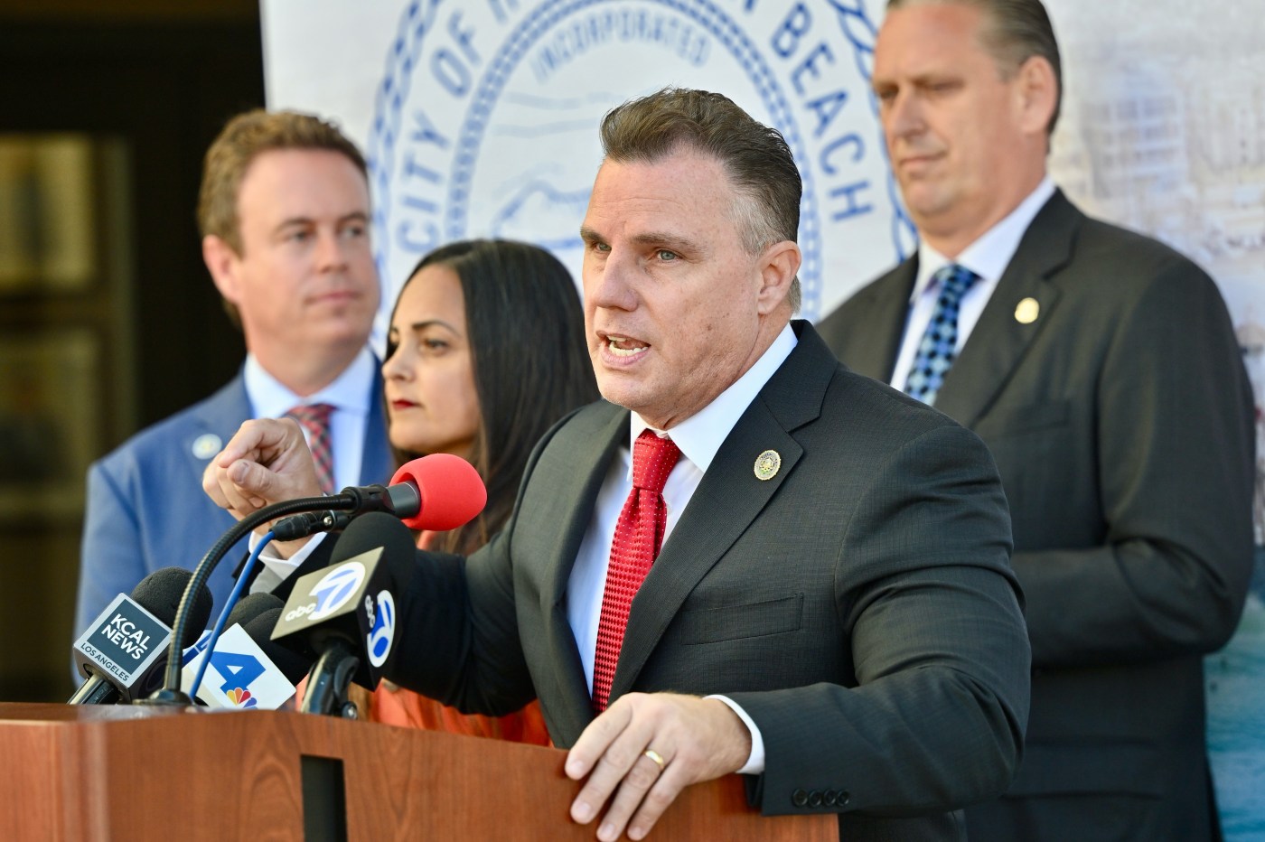 Huntington Beach sued over refusal to cooperate with state’s audit of air show settlement 1 OCR L HBOILSUIT 1015 JG 01 EzO2Ji