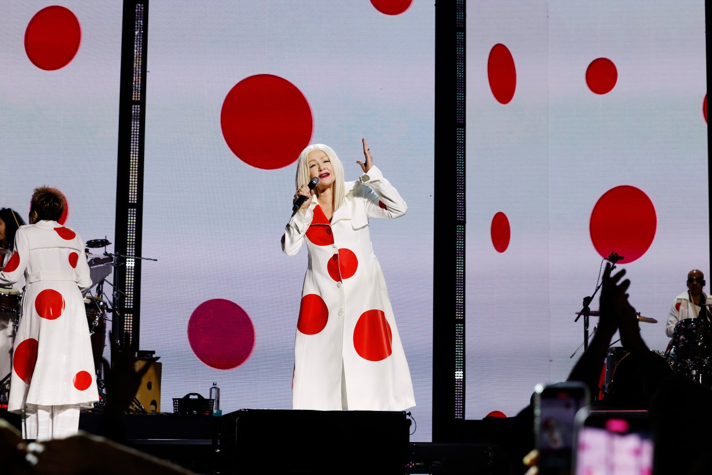 Cyndi Lauper’s farewell tour delivers a fierce, fun, fashionable show at Intuit Dome 16 TDB L CYNDI 1125 12 irdIqj
