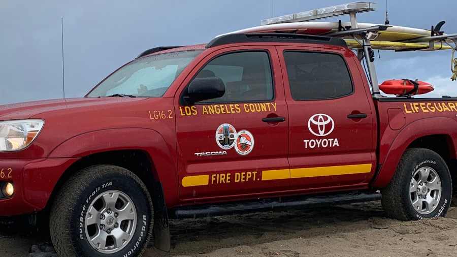 Boat capsizes in waters off Redondo Beach; 1 reportedly dead, 5 rescued 3 lifeguard truck vcJTyW
