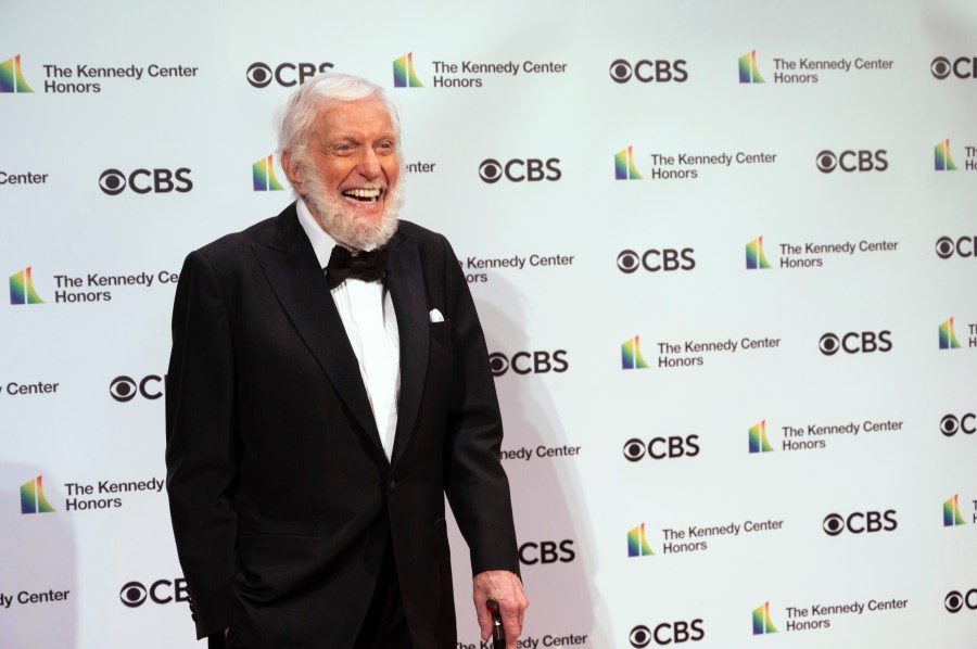 Dick Van Dyke flees Malibu home in wake of Franklin Fire 1 662296cecd6e31.67918052 yesH1o