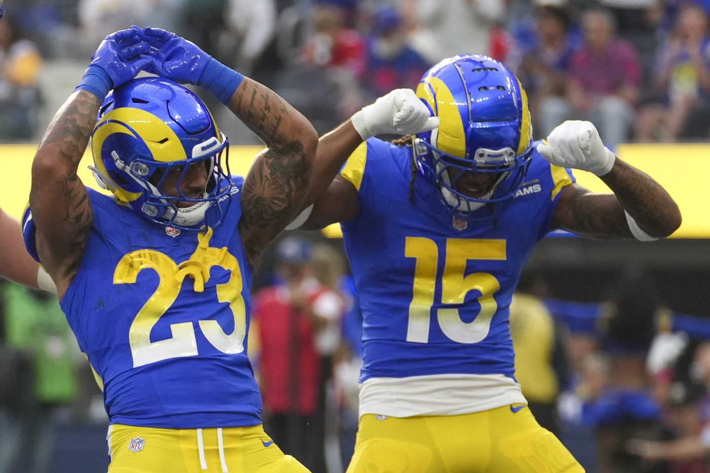 Rams WR Demarcus Robinson leaves Bills game with shoulder injury 1 AP24343792138735 1 wkzmM0