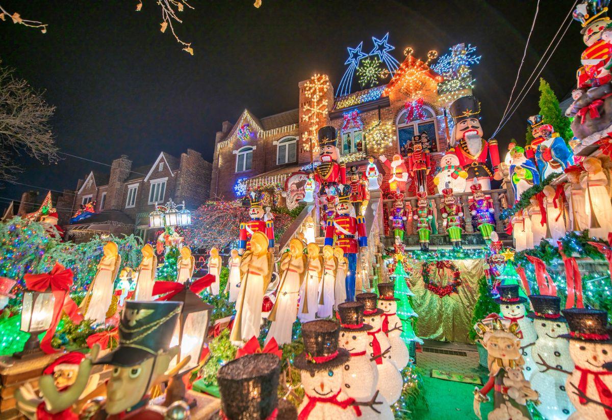 Jaw-dropping holiday light displays worth the trip this December 1 Dyker Heights in New York ivX2mE