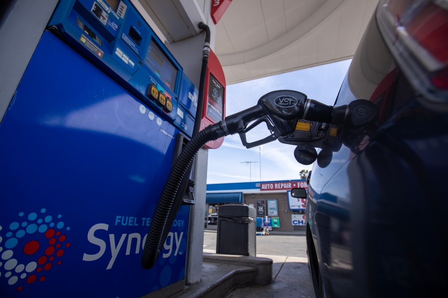 Gas prices drop to lowest in 3 years, AAA says 2 GettyImages 1247204626 Zgg39i