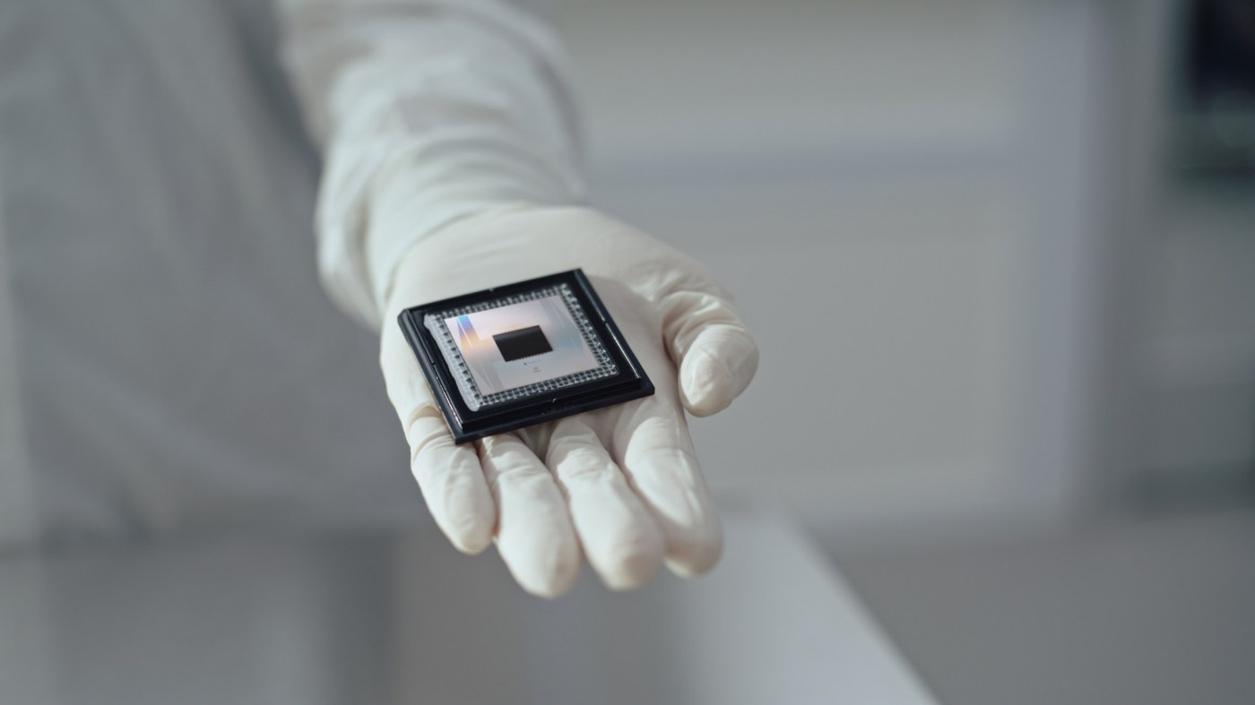 Google unveils new quantum computer with mind-boggling speed 1 OCR Z Bizrdp 1210 oSettt