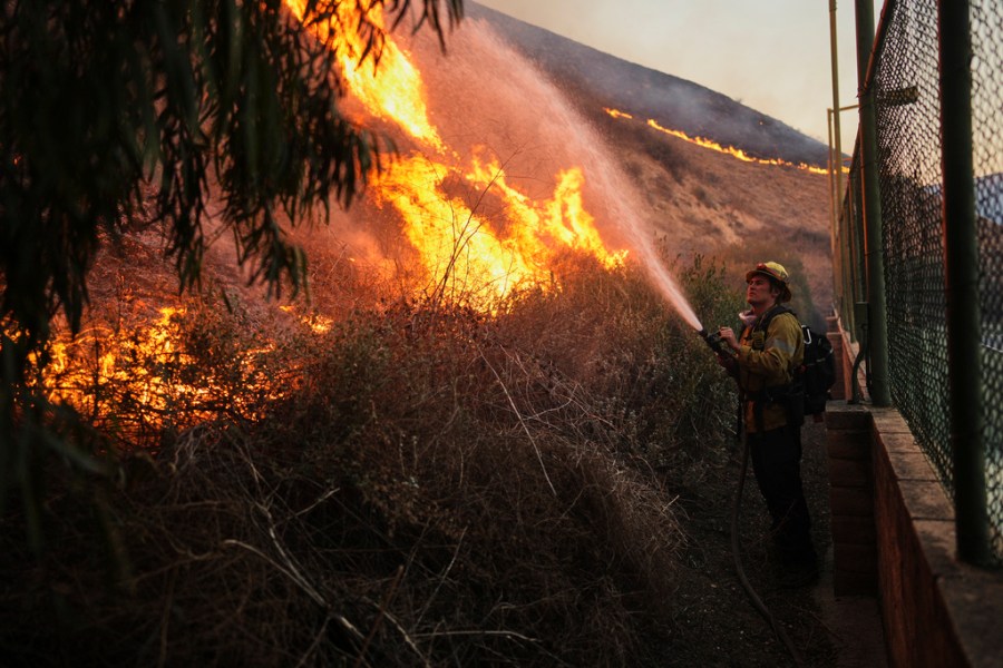 Kenneth Fire near Calabasas almost completely contained 9 AP25010056278161 bwwtin