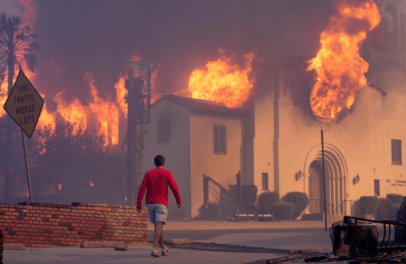 Fire-ravaged Altadena attracting real estate vultures eyeing deals 3 California Wildfires Inequality 31144 9lFCEf