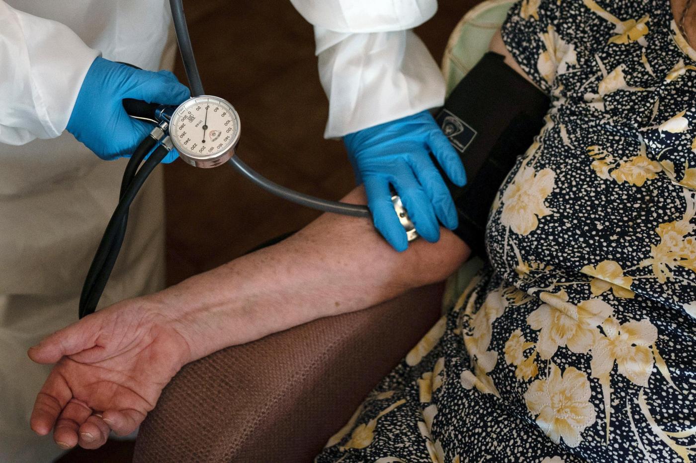 Up to 4 in 10 people could develop dementia after 55. What you can do to lower your risk 1 Dementia Risk 61288 iP5Mrc