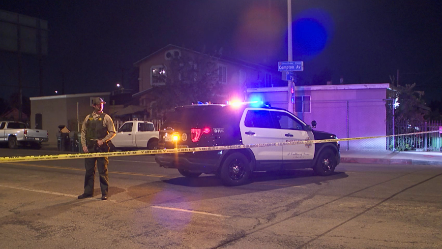 Suspect shot by Los Angeles County deputies responding to domestic dispute 2 Florence DIS