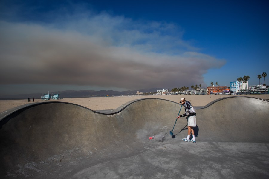 Here's how Los Angeles residents can safely clean up ash 1 GettyImages 2192861581