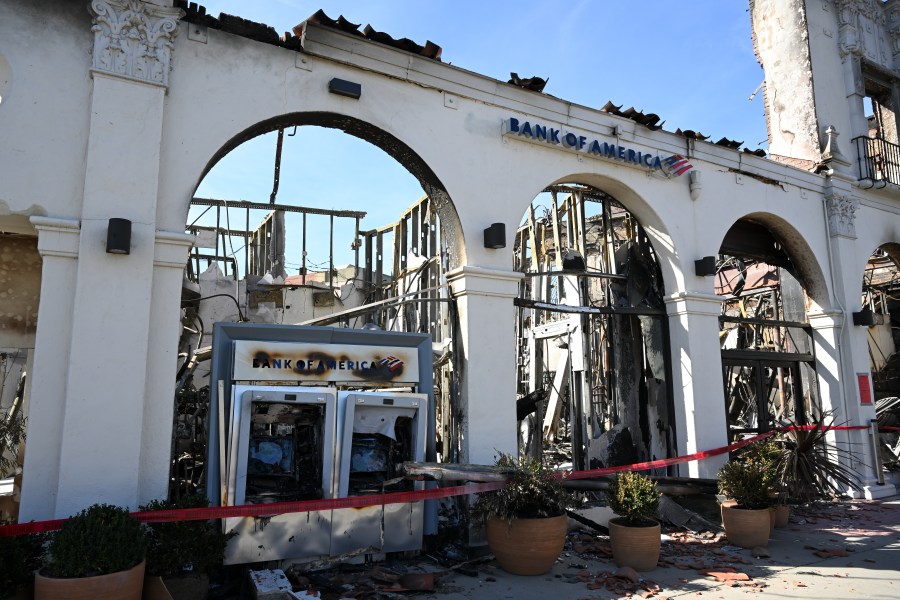 Trump arrives to tour Los Angeles wildfire damage 3 GettyImages 2195128193 GtQL3J