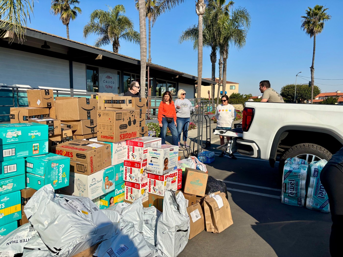 As fires burn across Southern California, these people jumped into action to help their neighbors in unique ways 8 OCR L CHEFANDREW 0111 01 1 yR1t6V