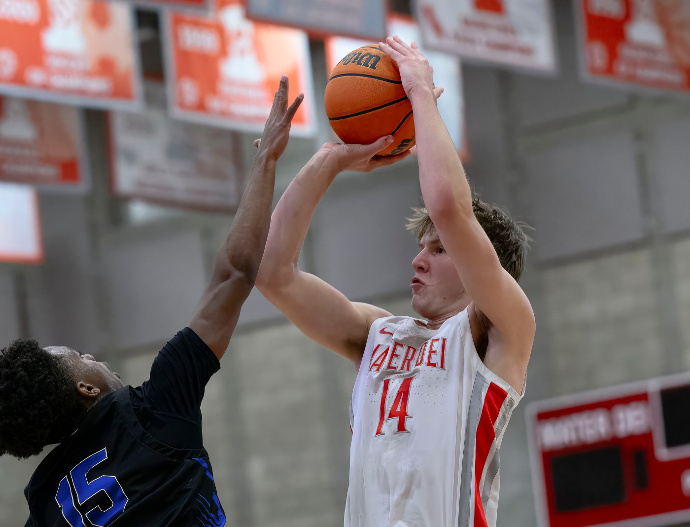 Mater Dei boys basketball edges Santa Margarita to grab share of Trinity League lead 15 OCR L HSBB SMARG MD 012307 1 JlKVmg