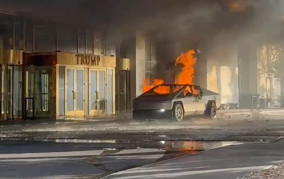 Trump Tesla fire 1 s1W83A
