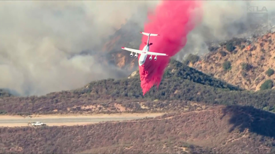 Hughes Fire leaves tens of thousands evacuated in northern L.A. County 12 hughes fire 9 GAowmS